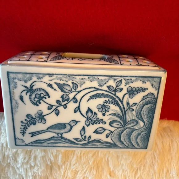 Andrea by Sadek porcelain box - Picture 2 of 9